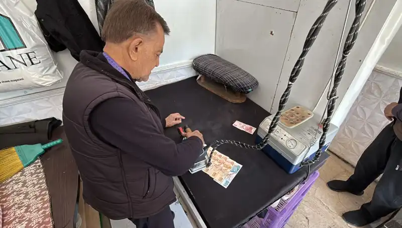 47 Yıllık Terzi Ahmet'in Paralarla İlgili İlginç Ütüleme Yöntemi