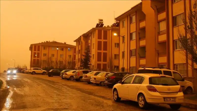 Meteoroloji'den Şaşırtan Uyarı: Çöl Tozu ve Sağanak Bir Arada!