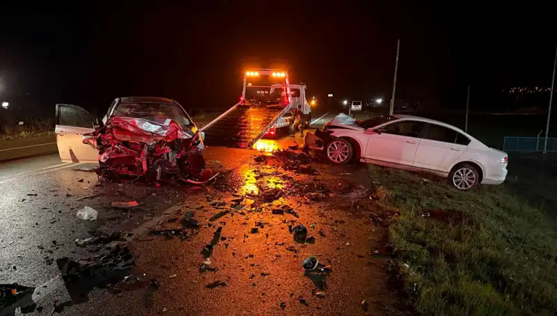 Çanakkale'de Feci Kaza: İki Otomobilin Çarpışması 3 Hayat Kayıbına Yolaçtı