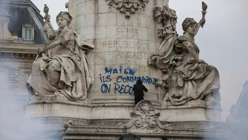 Paris Belediyesi, Grafiticilere Savaş Açtığı İddia Ediliyor!