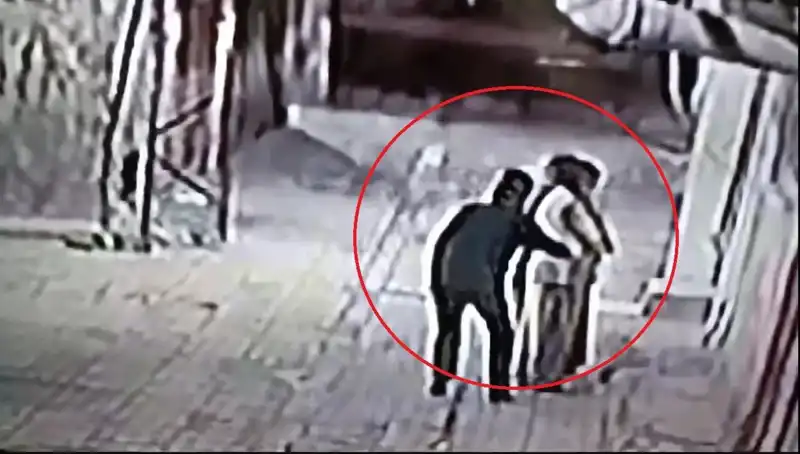 Köstebek Operasyonu: Polisler Pazarcı ve Simitçi Kılığına Girdi!