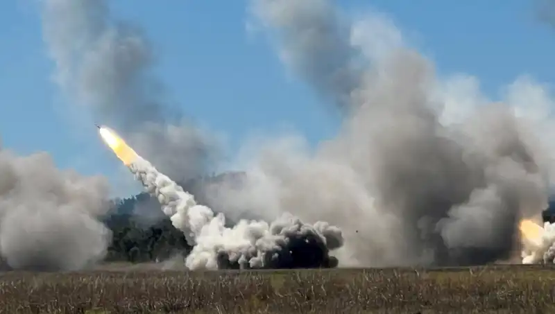 Avustralya'nın Askeri Gücünü Gözler Önüne Seren HIMARS Atışı