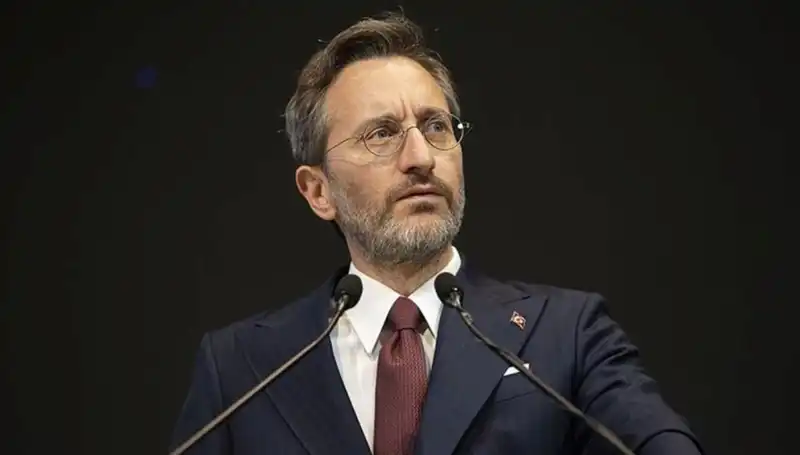 Fahrettin Altun'dan Özgür Özel'e Sert Yanıt: Siyasi İddialar ve Gerçekler
