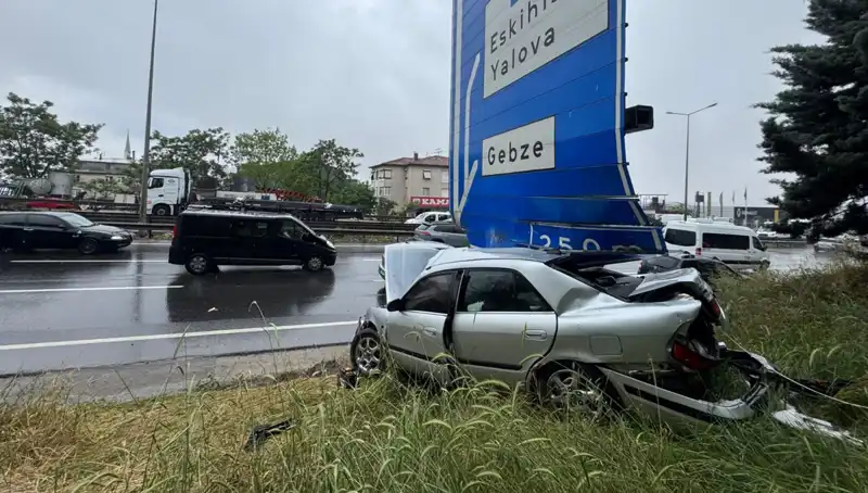 Trafik Levhasına Çarpan Araçta Şok Gelişme: Bir Yaralı