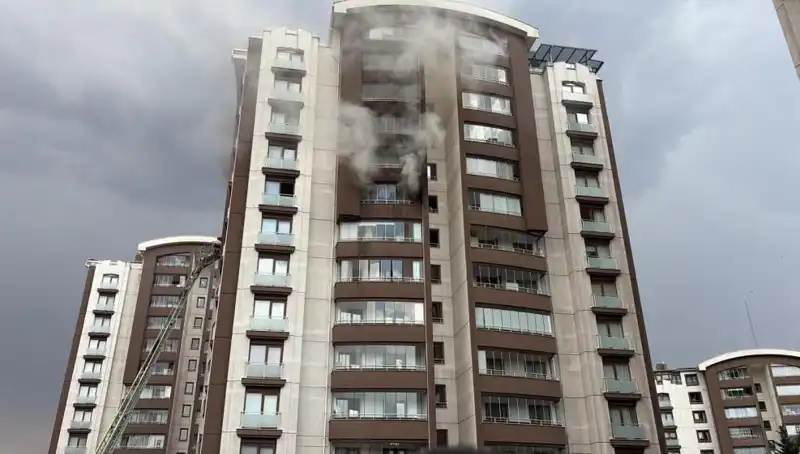 Ankara'da 14 Katlı Binada Yangın: Yangın Söndürme Ekipleri Zamanla Yarıştı