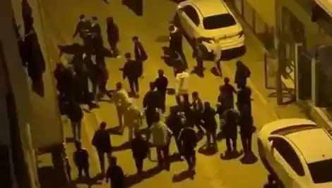 Esenyurt'ta Sopalı Savaş: Gençler Arasında Büyüyen Gerginlikler!