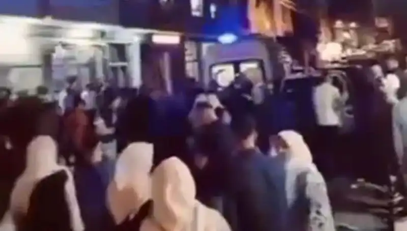 14 Yaşındaki Kader Balkondan Düşerek Hayatını Tehlikeye Attı