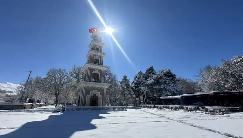 Tüm Türkiye Şaşırttı: Erzincan Nisan'a Karla Merhaba Dedi!