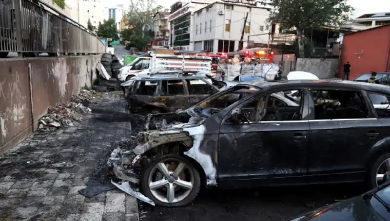 Sanayide Tamir Bekleyen Araçlar Alev Alev! Yangının Nedeni Ne?