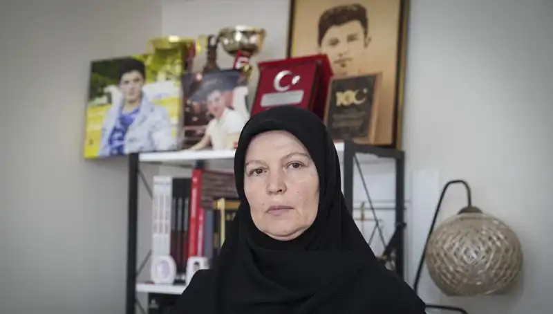 15 Temmuz'un Unutulmaz Kahramanı: 16 Yaşındaki Mahir Ayabak'ın Annesinin Yürek Dağlayan Hikayesi