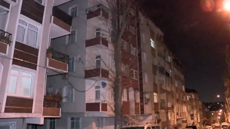 Altı Katlı Apartmanda Panik: Kolonlardan Gelen Sesler Tahliyeyi Zorunlu Kıldı