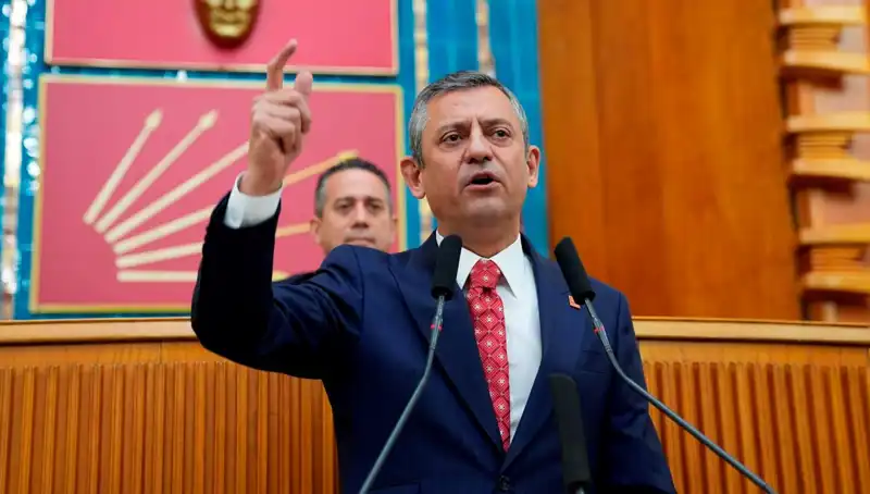 Özgür Özel'den İBB Soruşturmalarına Sert Tepki: Neler Yaşanıyor?