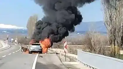 Kütahya'da Seyir Halindeki Otomobil Korkunç Bir Yangınla İndi