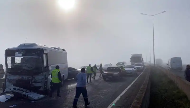 Yoğun Sis Trafik Kazasına Sebep Oldu: 7 Kişi Yaralandı