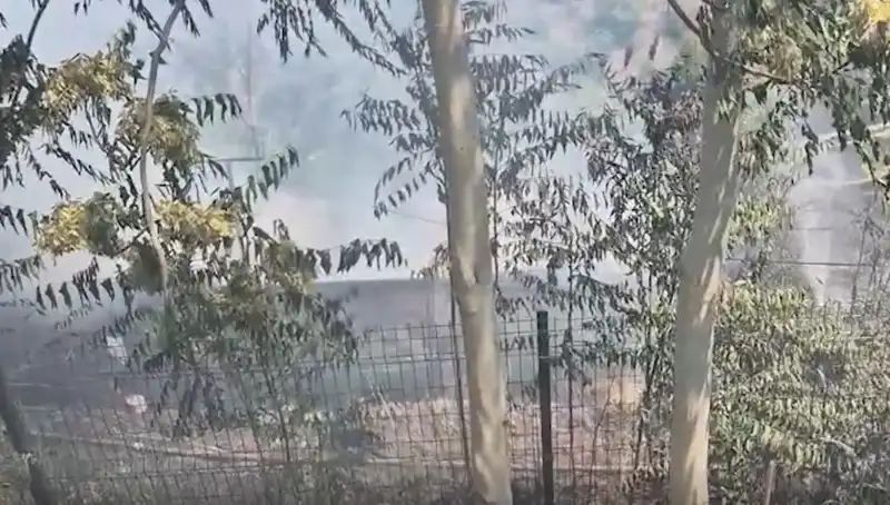 Sultangazi’de Dehşet Anları: Otluk Alanda Yangın Gecekonduda Mazgaladı