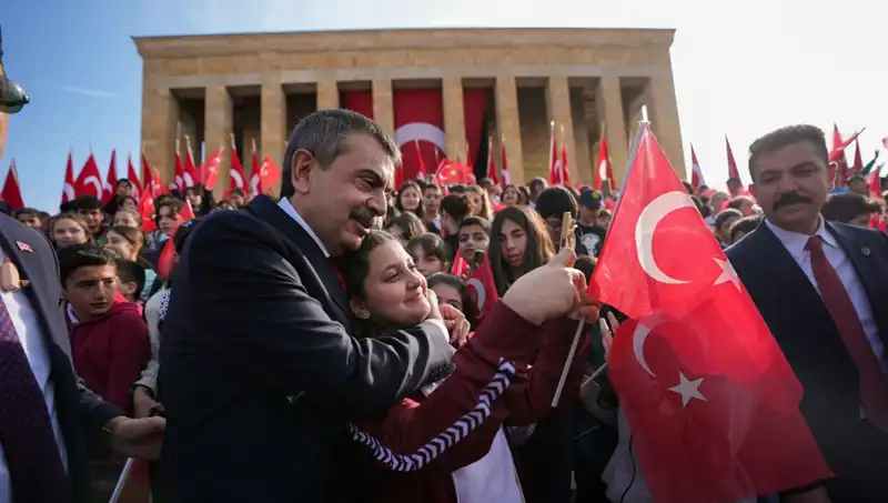 Anıtkabir'de Unutulmaz Bir Gün: Bakan Tekin ve Çocuklarla Bir Araya Geldi