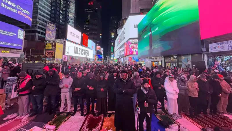 New York Times Meydanı’nda Teravih Namazı: Binlerce Müslüman Buluştu