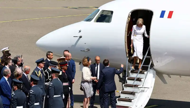 Eşi Brigitte Macron’un Dikkat Çeken Hareketinin Ardındaki Sebep Nedir?