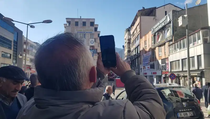 Çatıya Çıkan Adam İçin Yarışan İzleyiciler: Sonunda Ne Oldu?