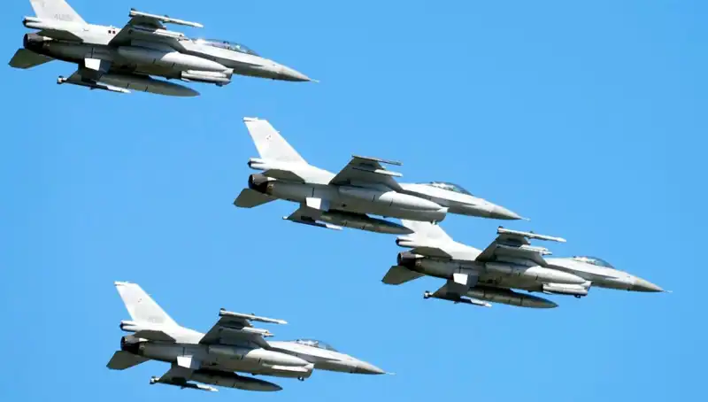 ABD, Ukraynalı Pilotları F-16 için 310 Milyon Dolara Eğitecek