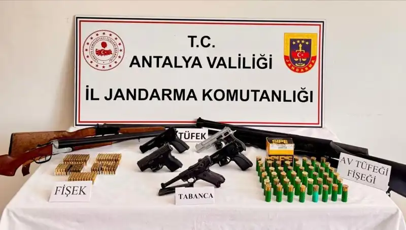 Antalya'da Ruhsatsız Silah Operasyonu: Güvenlik Güçlerinden Büyük Başarı