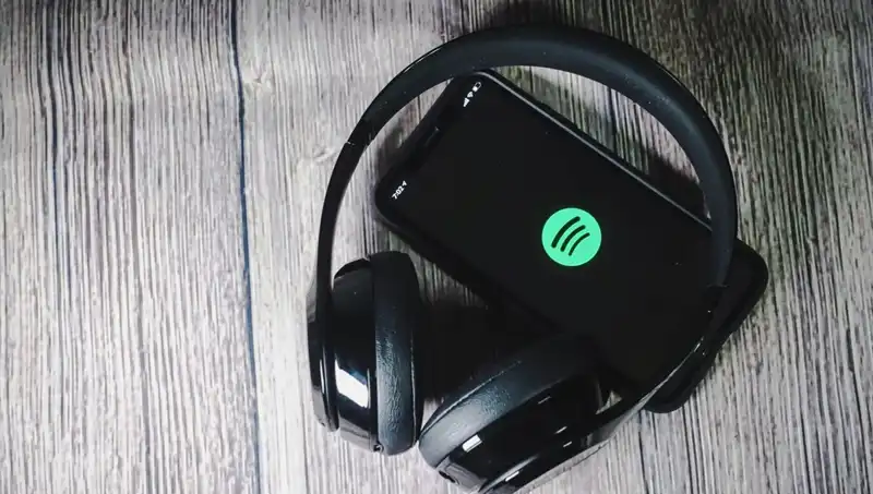 Spotify, Ölü Sanatçılardan Yeni Şarkılar Yayınlayarak Yapay Zeka Tartışmalarını Alevlendiriyor