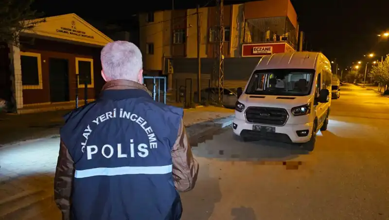 Kebapçıda Şok Eden Olay: Arkadaşını Boynundan Bıçakladı!
