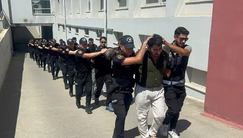 Adana'da Uyuşturucu Operasyonu: 825 Kilo Eroin ile 16 Şüpheli Tutuklandı