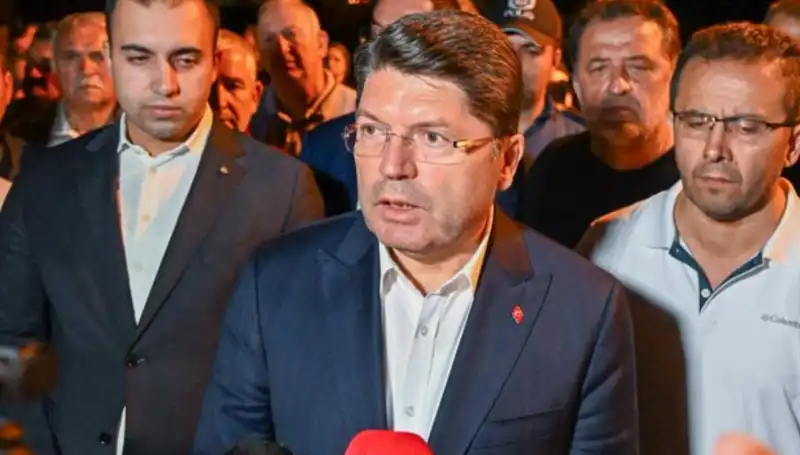 Bursa Orman Yangınında FETÖ Bağlantısı İddiaları: Bakan Tunç Açıklama Yaptı