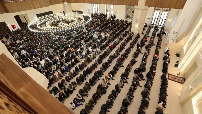 Cuma Namazı İçin Zaman Geldi: 4 Nisan 2025'te Saat Kaçta Kılınacak?