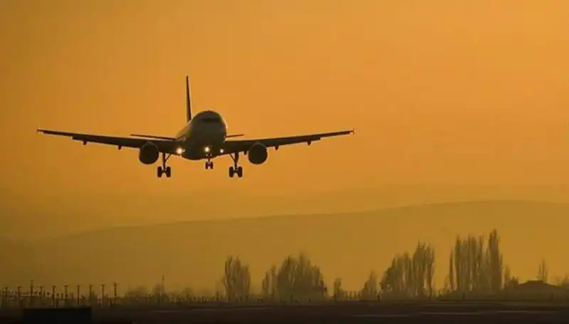 Çin’de Yolcu Uçağı Zorunlu İniş Yaptı: Nedenleri ve Sonrası