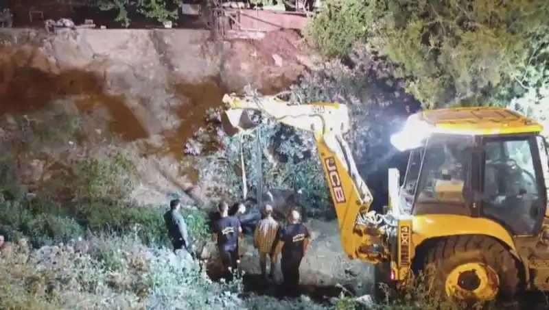 Hatay’da İneğe Kurtarma Operasyonu: Hayvanseverler Seferber Oldu