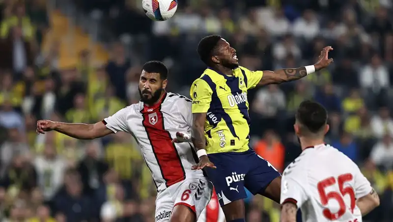 Fenerbahçe'de Uyum Bozuldu: Spor Yazarlarından Eleştirel Değerlendirmeler