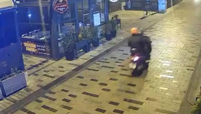 Gece Kulübü Haraç Saldırısında Şok Edici Silahlı Çatışma!