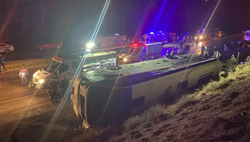 İşçi Servisi Felaketi: Şarampole Devrilen Araçta 23 Yaralı!