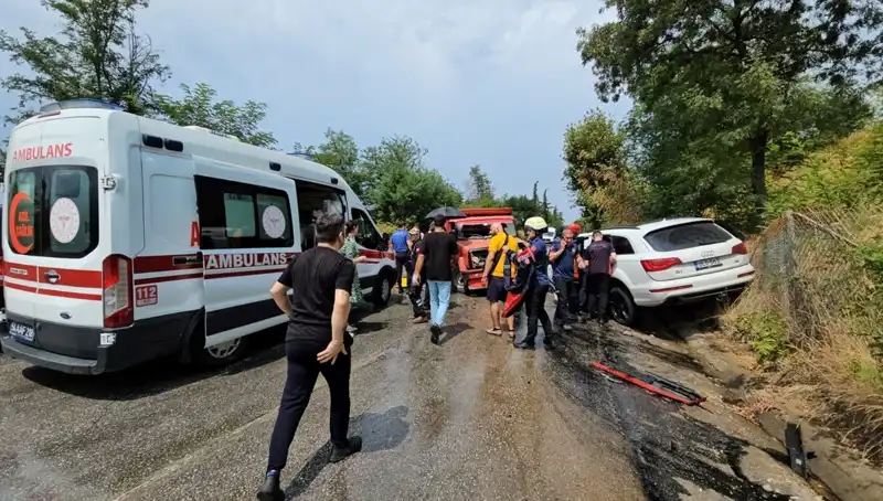 Sakarya'da Feci Kaza: Kamyonet ve Cip Çarpıştı, 4 Çocuk Yaralı!