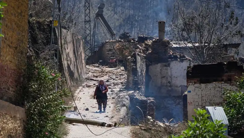 İzmir ve Bilecik'te Yangın Felaketi: 415 Bina Yok Oldu
