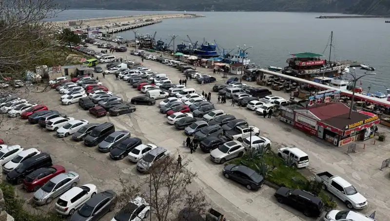Bayram Tatilinde Rekor Araç Girişi: 14 Bin 600 Araç İlçeye Akın Etti!