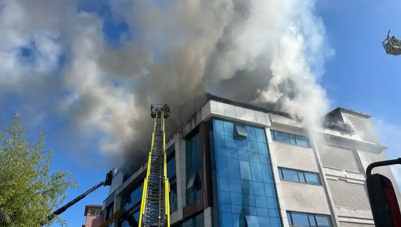 Esenyurt’ta Tekstil Atölyesinde Çıkan Yangın, İşyerini Kül Etti