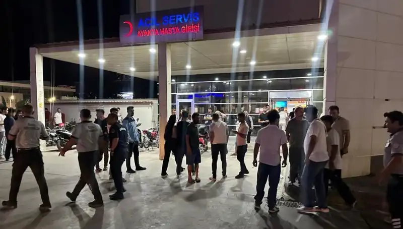 Acil Servis Önünde Ortaya Çıkan Kavga, Şok Edici Görüntülerle Duyguları Karıştırdı