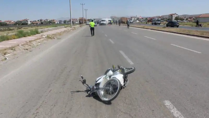 Dur İhtarıyla Başlayan Kovalama, Polise Çarpma ile Sonuçlandı!