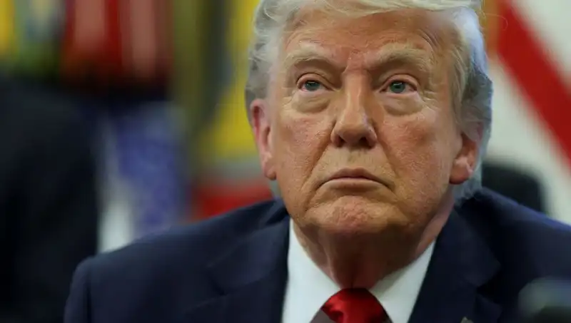Trump: "Hem Ülkeyi Hem Dünyayı Yönetiyorum!" İfadesiyle Yeniden Gündemde