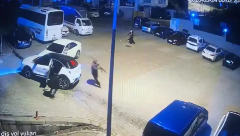 Kağıthane'de Sıra Dışı Bir Gece: Maskeli Saldırganlardan Dehşet Verici Saldırı