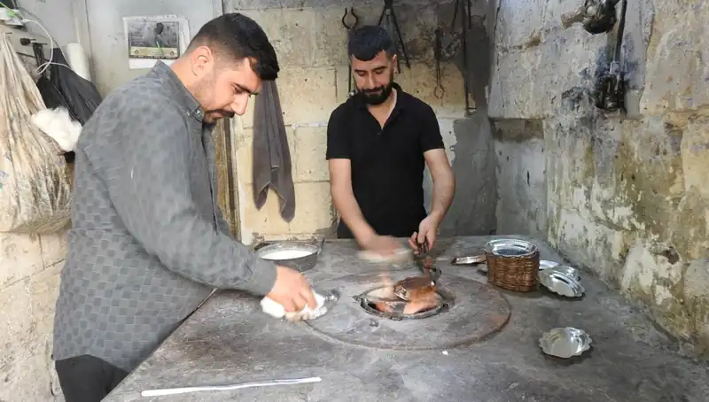 Mesleğin Son Temsilcileri: İşi Öğretecek Çırak Bulmakta Zorlanan Usta Sanatçılar