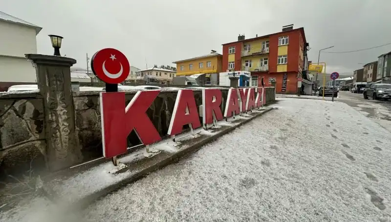 Temmuz Ayında Kar Yağışı: Sürücüler Hazırlıksız Yakalandı