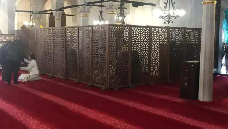 Kadın-Erkek Teravih Namazı Yan Yana Kıldı: Gerçekler Neler?