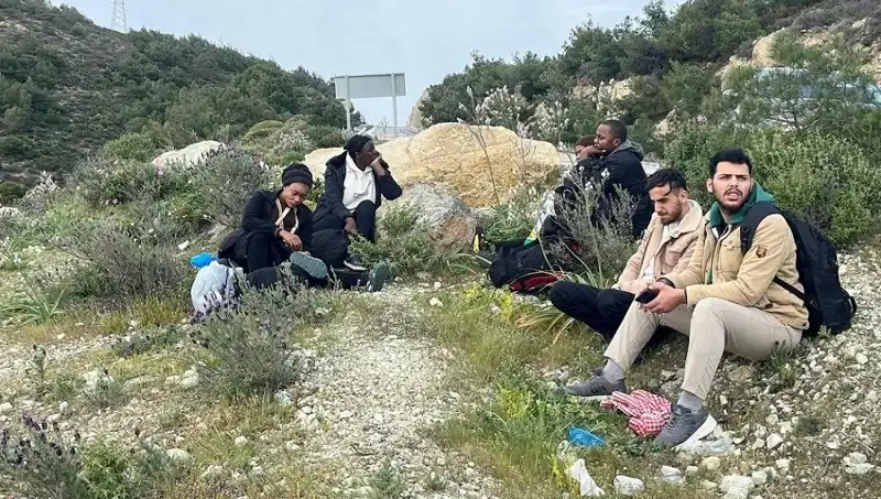Türkiye'nin İki İlinde 20 Düzensiz Göçmen Yakalandı: Sınır Güvenliği Artıyor