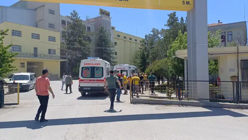 Çorum'da Un Fabrikasında Patlama: 10 Yaralı ve Acil Durum İlanı