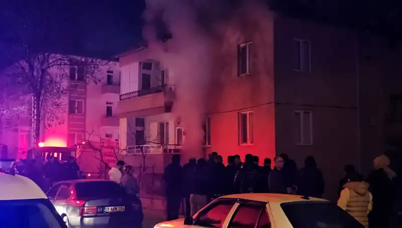 Çorum'da Bodrum Katında Yangın: Korkutan Olayda 10 Kişi Dumandan Etkilendi!