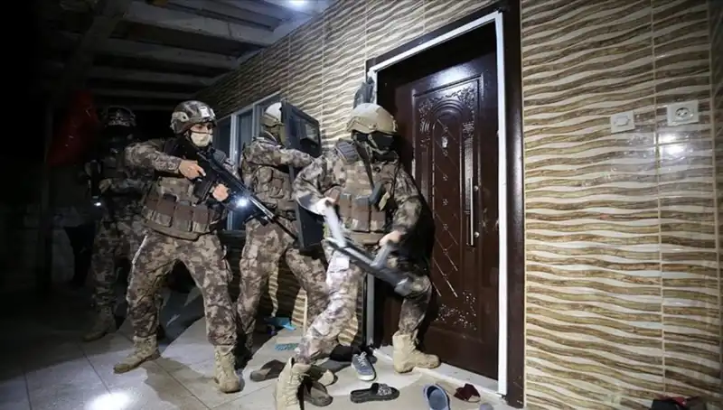 Türkiye'de Suç Örgütlerine Şok Baskın: 158 Şüpheli Yakalandı!